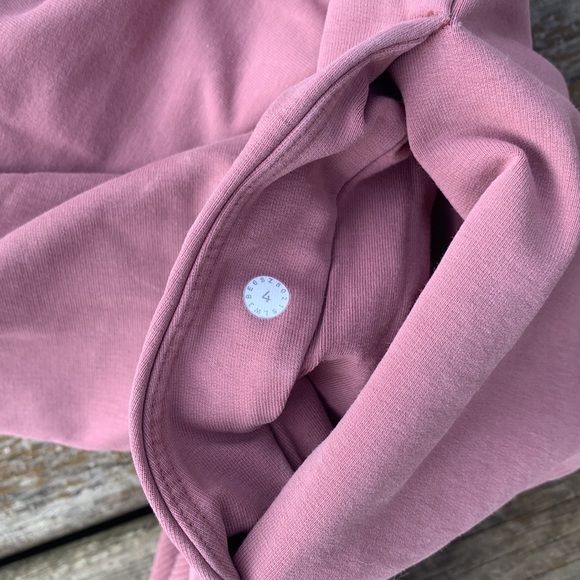 Lululemon Scuba Pullover
Washed Quicksand - Picture 13 of 13